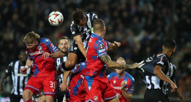 Σώθηκε στο τέλος ο ΠΑΟΚ κόντρα στη Πλζεν των δέκα παικτών