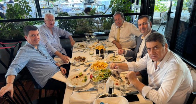 ΑΕΚ Βetsson: Εικόνες από το γεύμα που παρέθεσε η διοίκηση σε παίκτες και επιτελείο της Βασίλισσας (ΦΩΤΟ)