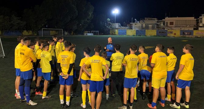 Η Ακαδημία ΑΕΚ επισκέφθηκε τον Φοίβο Κρεμαστής και τον Ιαπετό Καρπάθου (pics)