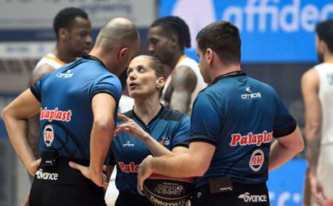 Η Τσαρούχα σφυρίζει στο Μαρούσι – ΑΕΚ