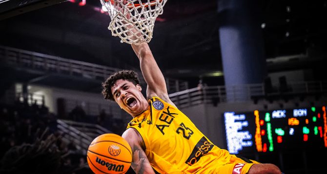 «Μάχη» με Πανιώνιο η AEK Betsson