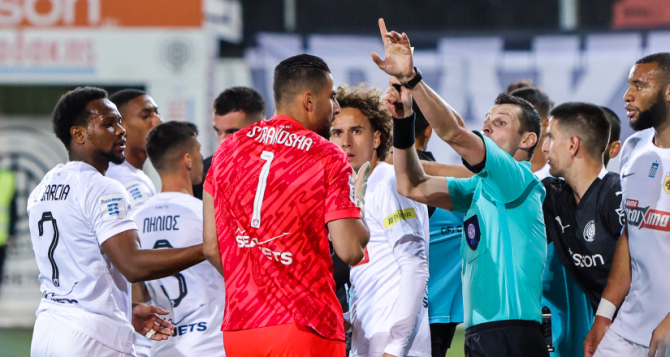 Εννιά παίκτες στο όριο των κίτρινων καρτών