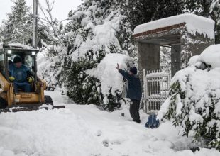 Καιρός: Στην «κατάψυξη» η χώρα και την Τρίτη – Χιόνια στα βόρεια, καταιγίδες στην Αττική