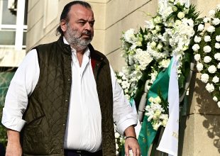 Ηλιόπουλος για Δομάζο: «Ανεκτίμητη η προσφορά του – Στη νέα γενιά δείχνουμε το δρόμο των αξιών, των αρχών και του ήθους» (VIDEO)