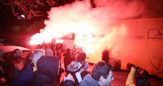 Τρελή αποθέωση για την ΑΕΚΑΡΑ στον Βόλο!