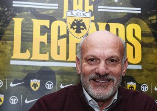Πλήθος κόσμου στo AEK Store για τον Τάκη Καραγκιοζόπουλο (pics+vid)