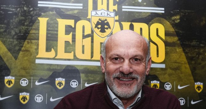 Πλήθος κόσμου στo AEK Store για τον Τάκη Καραγκιοζόπουλο (pics+vid)