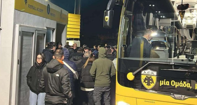 Μήνυμα στήριξης του κόσμου της ΑΕΚ στον Αλμέιδα – «Όλοι μαζί ενωμένοι να γυρίσουμε την κατάσταση»
