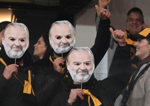 Με μάσκες… Ηλιόπουλου στην OPAP Arena! (ΦΩΤΟ)