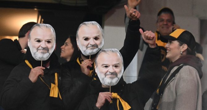 Με μάσκες… Ηλιόπουλου στην OPAP Arena! (ΦΩΤΟ)