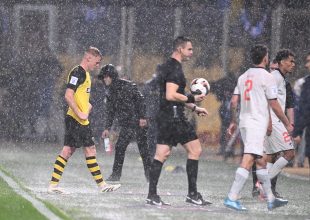 Πρωτοφανής βροχόπτωση και διακοπή στο ΑΕΚ-Αthens Kallithea (pics+vid)