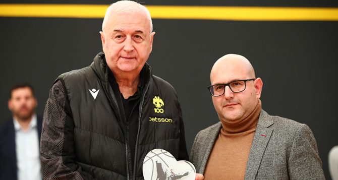 Ο Ντράγκαν Σάκοτα τιμήθηκε από την Ακαδημία της Ένωσης