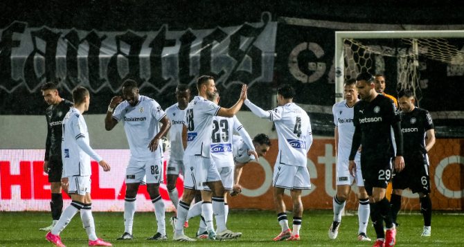 Παρωδία στην Κρήτη – Ο ΟΦΗ “ξέχασε” να κατέβει και ταπεινώθηκε από τον λειψό ΠΑΟΚ Παρωδία στην Κρήτη – Ο ΟΦΗ “ξέχασε” να κατέβει και ταπεινώθηκε από τον λειψό ΠΑΟΚ