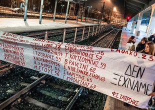 Όλη η Ελλάδα γέμισε τους δρόμους στη μνήμη των θυμάτων των Τεμπών
