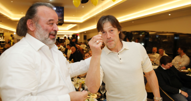 Ηλιόπουλος σε Αλμέιδα-παίκτες: «Θα είσαστε πρωταθλητές στο τέλος της σεζόν – Ζήτω η ΑΕΚ»