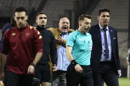 Athens Kallithea – Βόλος: Ο Μπέος διαμαρτυρήθηκε έντονα στον Βεργέτη μετά το φινάλε του ματς Athens Kallithea – Βόλος: Ο Μπέος διαμαρτυρήθηκε έντονα στον Βεργέτη μετά το φινάλε του ματς