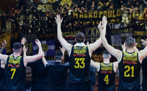 Οι παίκτες της Βασίλισσας μαζί με τον απίστευτο λαό της ΑΕΚ μετά το διπλό στο Λαύριο (VIDEO)