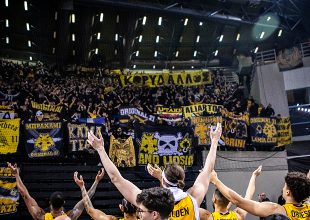 Με τον κόσμο της η Βασίλισσα στην Ιταλία