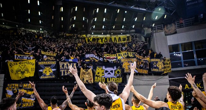 Με τον κόσμο της η Βασίλισσα στην Ιταλία