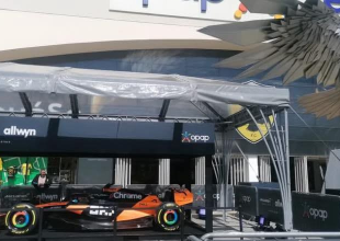 Το μονοθέσιο της McLaren πήρε θέση στην πλατεία του Αετού, έξω απ’ την Αγιά Σοφιά – OPAP Arena