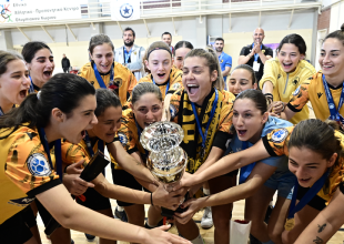 Futsal γυναικών: Η απονομή του τροπαίου στην ΑΕΚΑΡΑ (VID)