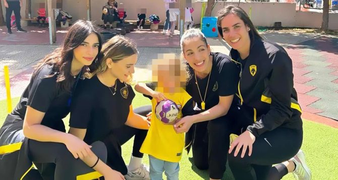 Επίσκεψη της γυναικείας ομάδας Χάντμπολ στο 3ο νηπιαγωγείο Νέας Ιωνίας (PICS)