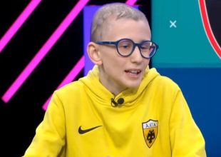 Μεγαλείο ψυχής από τον Μιχαήλ: «Νίκησα τον καρκίνο και έφτιαξα πλακάτ για να δώσω δύναμη στα άλλα παιδιά»