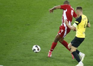 Τραγικό λάθος του Γκατσίνοβιτς και 1-0 ο Ολυμπιακός με Ελ Καμπί (VIDEO)
