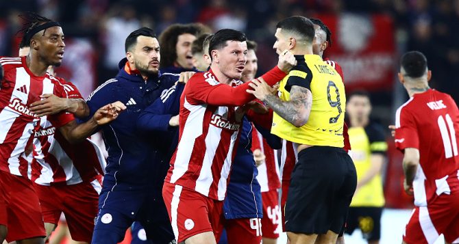 «Έκλεισαν» τα μάτια παρατηρητής και διαιτητής!