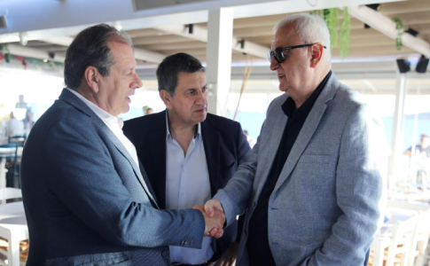 Φωτογραφίες απ’ το δείπνο της Βασίλισσας στη Βουλιαγμένη