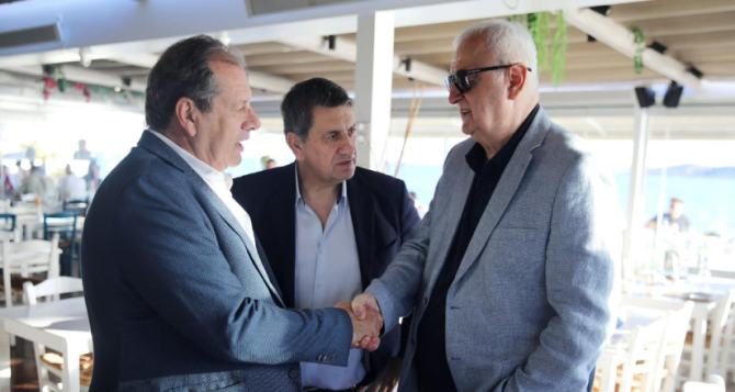 Φωτογραφίες απ’ το δείπνο της Βασίλισσας στη Βουλιαγμένη