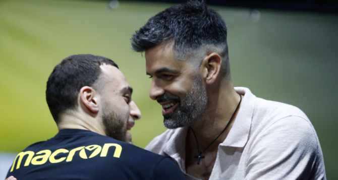 Δίπλα στη Βασίλισσα ο Ντούσαν Σάκοτα