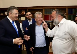 Τράβηξε τα βλέμματα η παρουσία – έκπληξη του Μάριου Ηλιόπουλου στη Περιφέρεια Κρήτης! (pics)