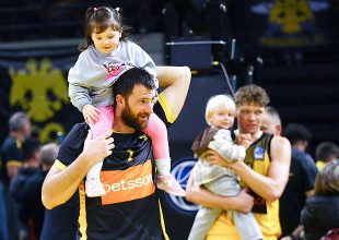 AEK Betsson: «Χρόνια πολλά σε όλους τους μπαμπάδες» (ΦΩΤΟ)
