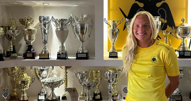 Έφτασε στην Αθήνα η Λάρσον (PICS)