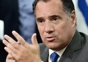Άδωνις Γεωργιάδης για τα πανό υπέρ της Παλαιστίνης στον αγώνα ΑΕΚ – Χάποελ Μπερ Σεβά: «Είμαστε με το Ισραήλ»