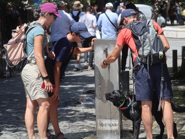 Καύσωνας: Αποπνικτικό κοκτέιλ ζέστης και σκόνης – Πού θα «χτυπήσουν» 44άρια