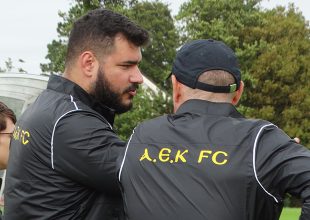 Στην προπόνηση της ΑΕΚ στο Μπουργκ ο Νίκος Παντερμαλής (ΦΩΤΟ)