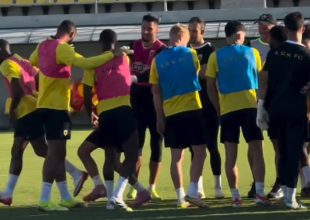 Το… φατούρο των παικτών της ΑΕΚ στον πατέρα Κουτέσα (VIDE)