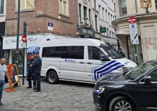 Προσαγωγές οπαδών της ΑΕΚ από τη βελγική αστυνομία στη «Grand Place»