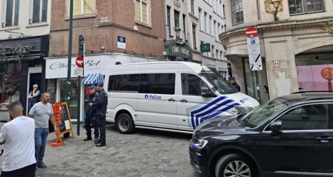 Προσαγωγές οπαδών της ΑΕΚ από τη βελγική αστυνομία στη «Grand Place»