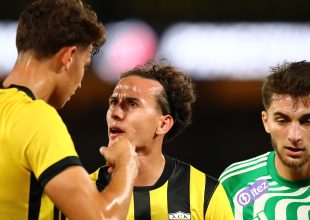 Απίθανη τριπλή ευκαιρία της ΑΕΚ με δοκάρι του Ρέλβας (VIDEO)