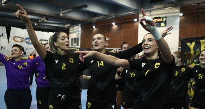 Οι έξαλλοι πανηγυρισμοί των παικτριών της ΑΕΚ μαζί με τον κόσμο (VIDEO)