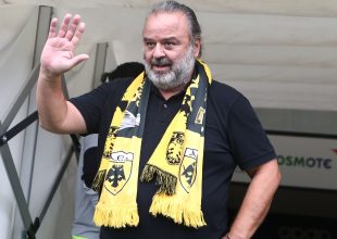 Ο Ηλιόπουλος έκατσε με τον κόσμο της ΑΕΚ και υποσχέθηκε: «Σε 3 μήνες δεν θα πιστεύετε αυτά που θα βλέπετε»
