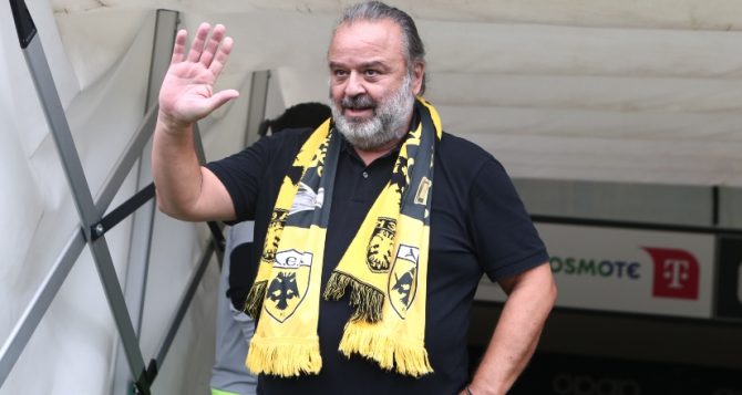 Ο Ηλιόπουλος έκατσε με τον κόσμο της ΑΕΚ και υποσχέθηκε: «Σε 3 μήνες δεν θα πιστεύετε αυτά που θα βλέπετε»