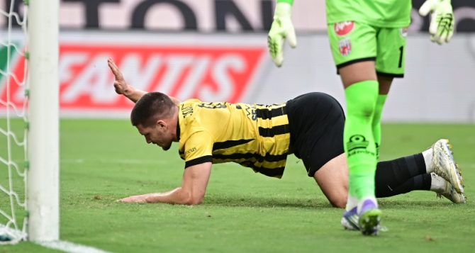 Αγωνία και στη Σερβία για Γιόβιτς