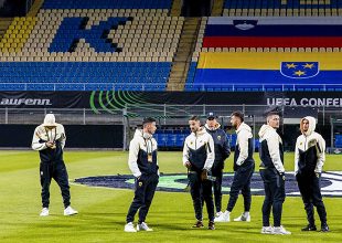Τσέλιε – ΑΕΚ: Ρότα και Στρακόσια ζέσταναν δύο παιδιά με τις φόρμες τους (VID)