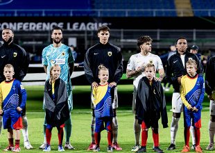 Τσέλιε – ΑΕΚ: Ρότα και Στρακόσια ζέσταναν δύο παιδιά με τις φόρμες τους (VID)