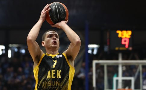 Γράφει ιστορία ο Φλιώνης: 6ος στη θέση των κορυφαίων πασέρ της ΑΕΚ