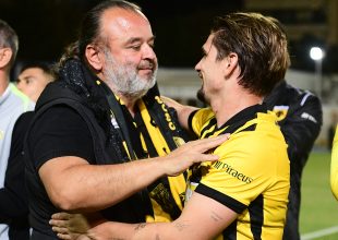 Έξαλλοι πανηγυρισμοί από παίκτες και Ηλιόπουλο μετά το διπλό (ΦΩΤΟ)